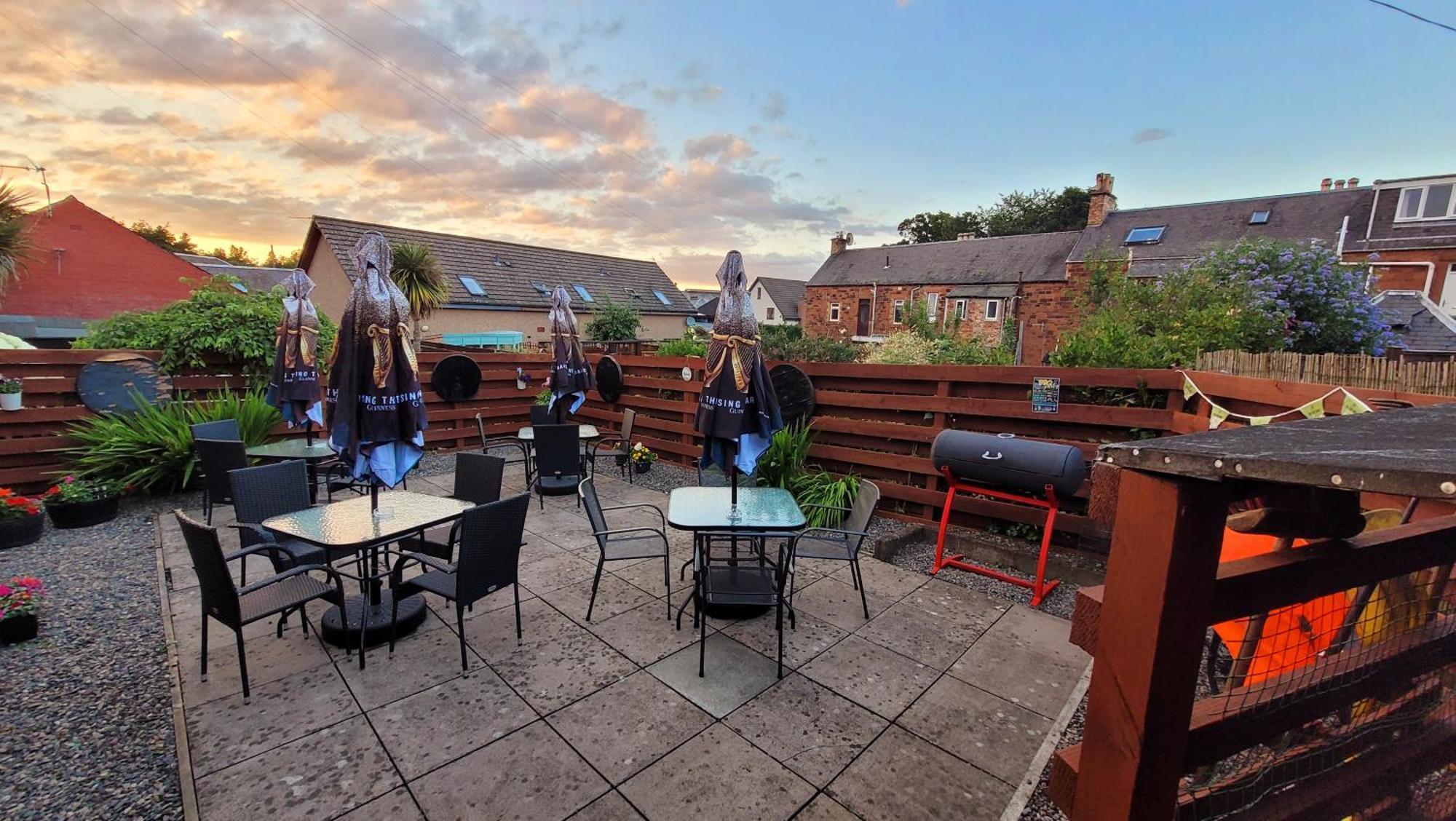 Dryburgh Arms Pub With Rooms 멜로스 외부 사진