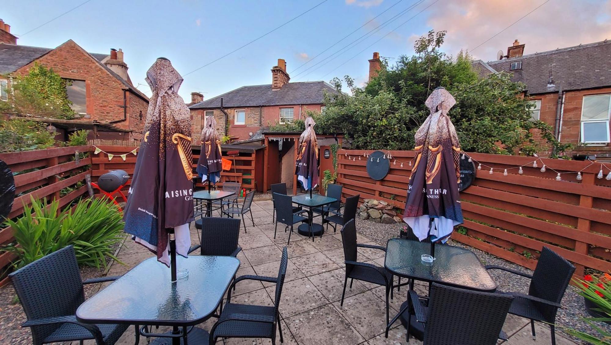 Dryburgh Arms Pub With Rooms 멜로스 외부 사진