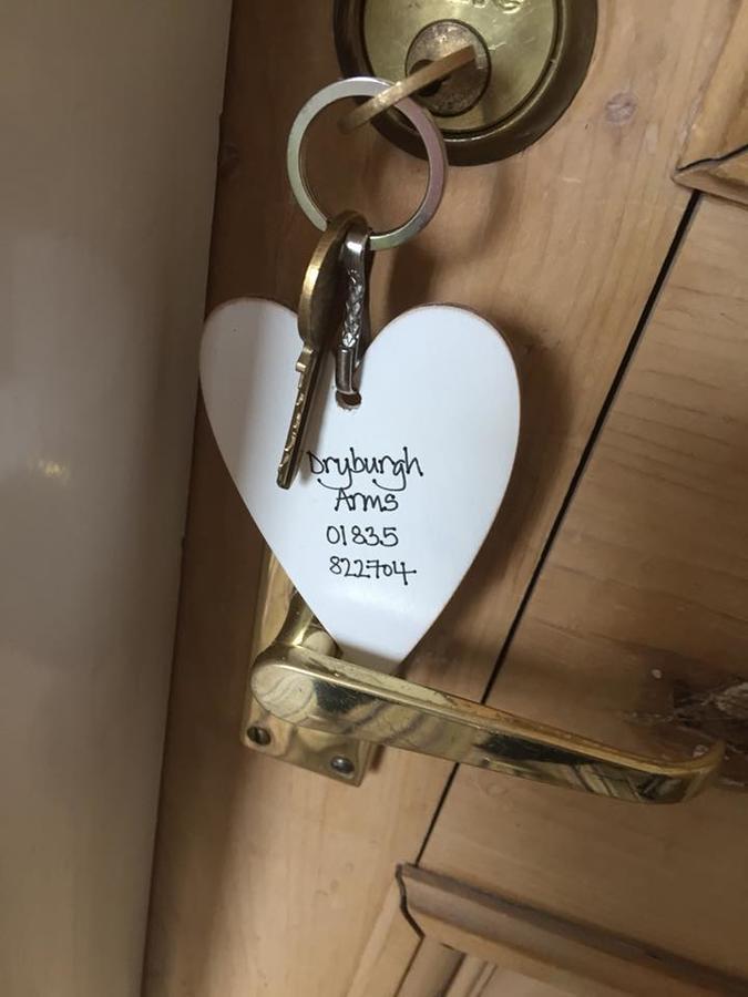 Dryburgh Arms Pub With Rooms 멜로스 외부 사진